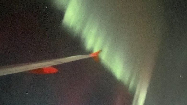 Photo of foto | Un pilot a întors avionul astfel încât pasagerii să poată admira aurora boreală pe cerul din Marea Britanie